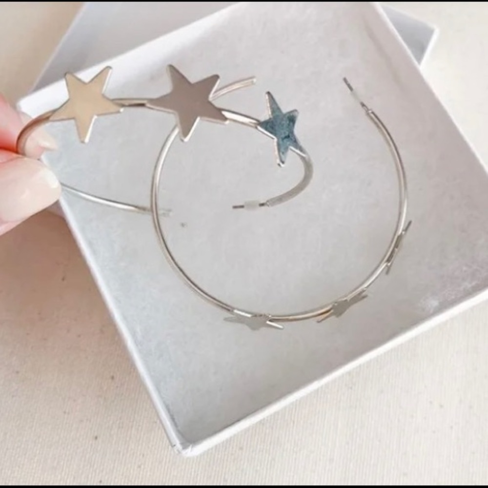 Monkee’s star hoops
